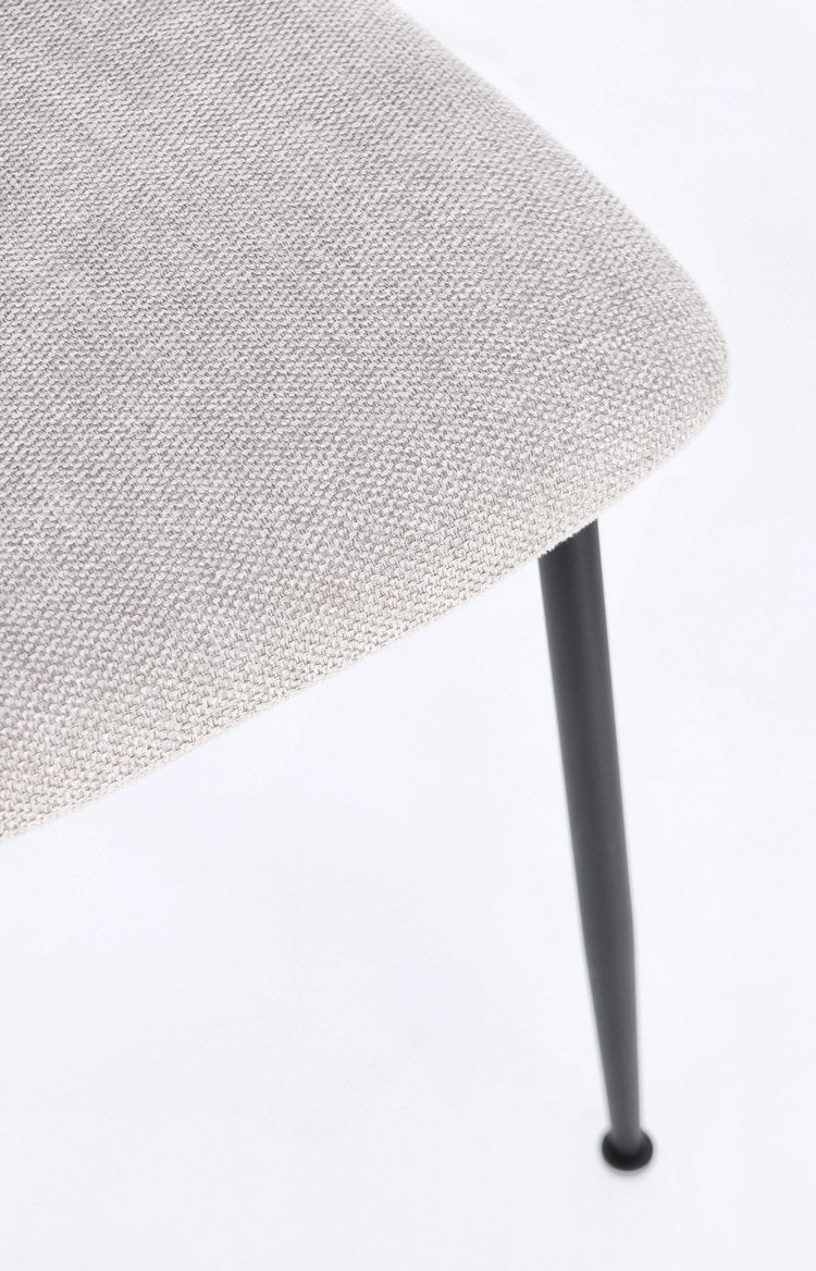 set di 4 sedie rinas grigio chiaro e gambe acciaio nero, materiali resistenti per uso quotidiano