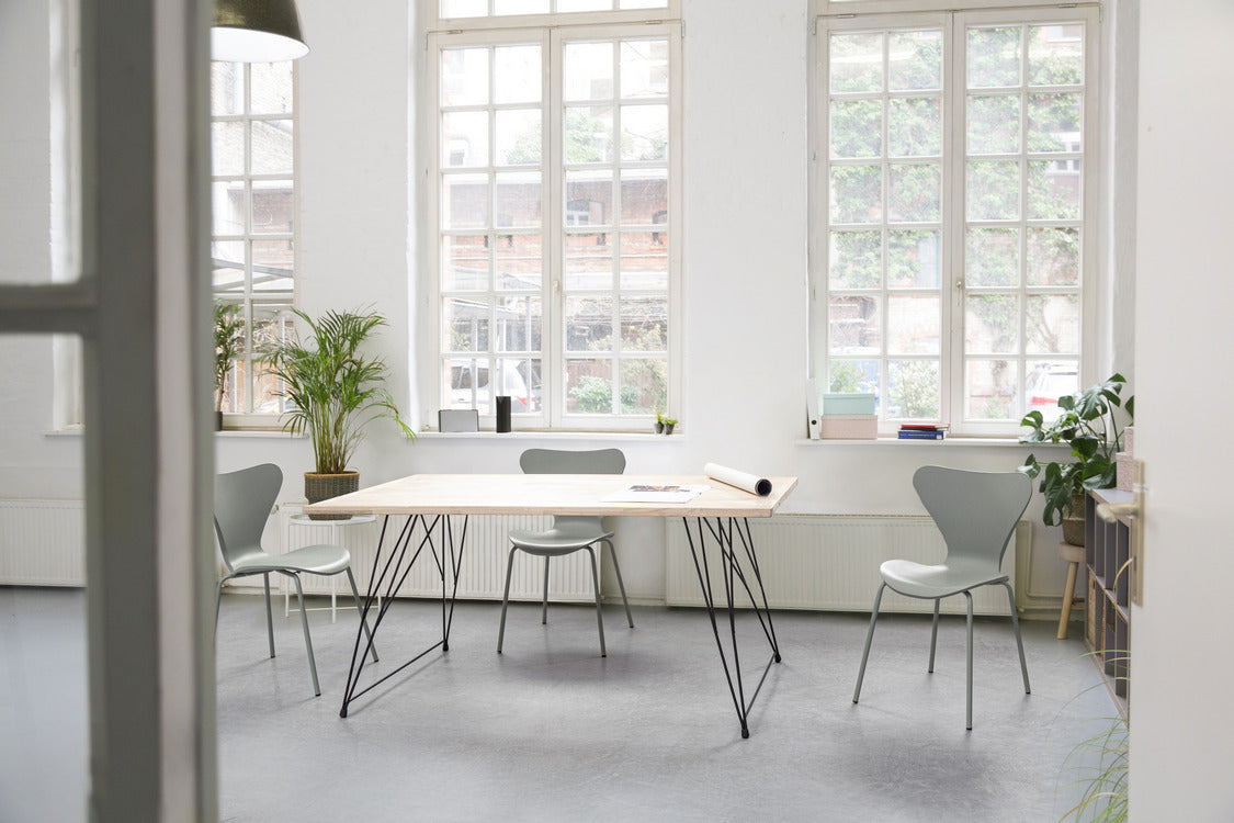 set di 4 sedie tessa in polipropilene e gambe verde oliva, modello versatile per casa o contract