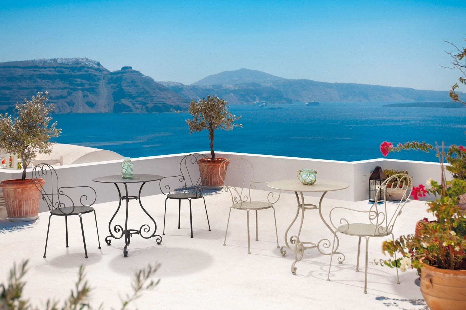 set di 4 sedie etienne in acciaio antracite impilabili, con braccioli, modello outdoor dal design moderno e pratico