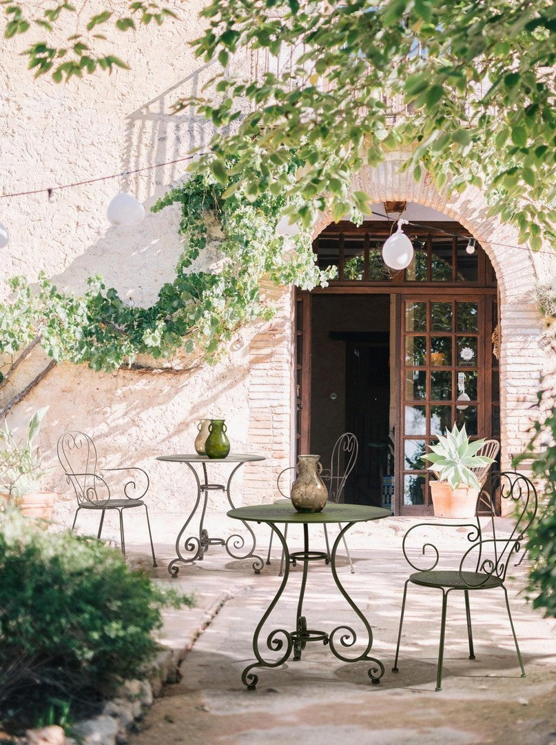 set di 4 sedie etienne in acciaio verde impilabili, con braccioli, modello outdoor dal design moderno e pratico