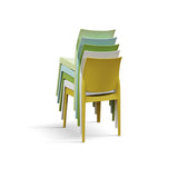 set di 4 sedie hobie beach in polipropilene verde, impilabili, ambientazione su terrazza, veranda o prato