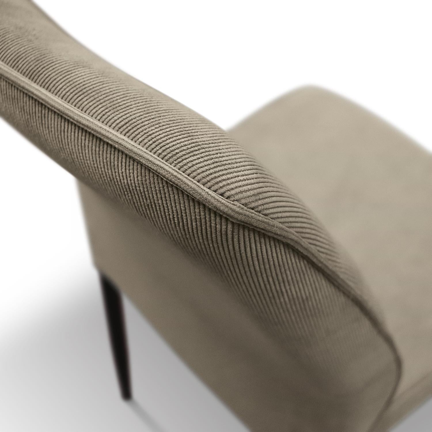 set di 4 sedie lubiana in tessuto beige e gambe in metallo nero opaco, ideale per cucina, sala da pranzo o studio