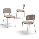 set di 4 sedie berlino in tessuto beige e gambe in metallo beige, vista ambientata attorno a un tavolo da pranzo