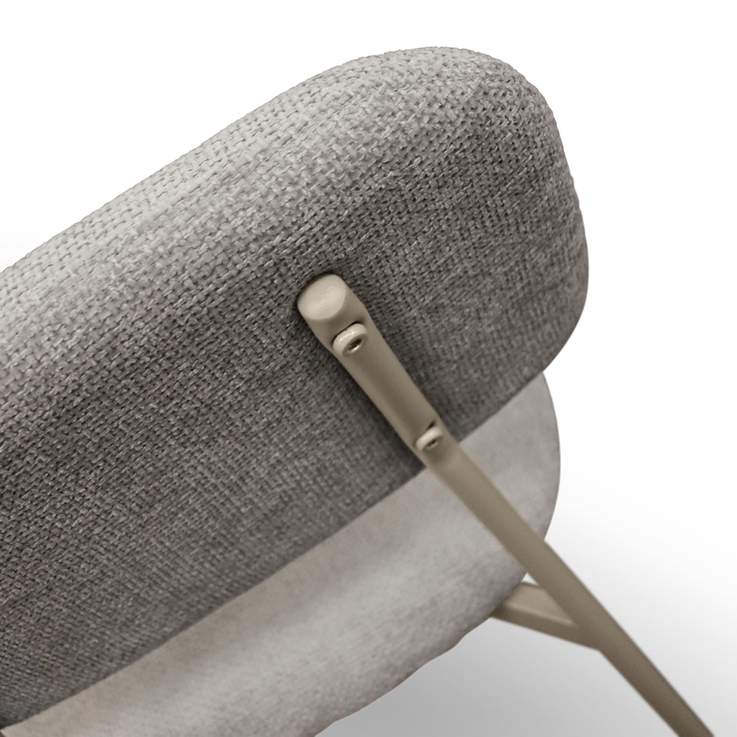 set di 4 sedie berlino in tessuto grigio e gambe in metallo beige, facile da abbinare a qualsiasi stile d’arredo