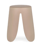 set di 2 sgabelli imogen in polipropilene avorio e cuscino in similpelle avorio, dettaglio della seduta imbottita o in legno