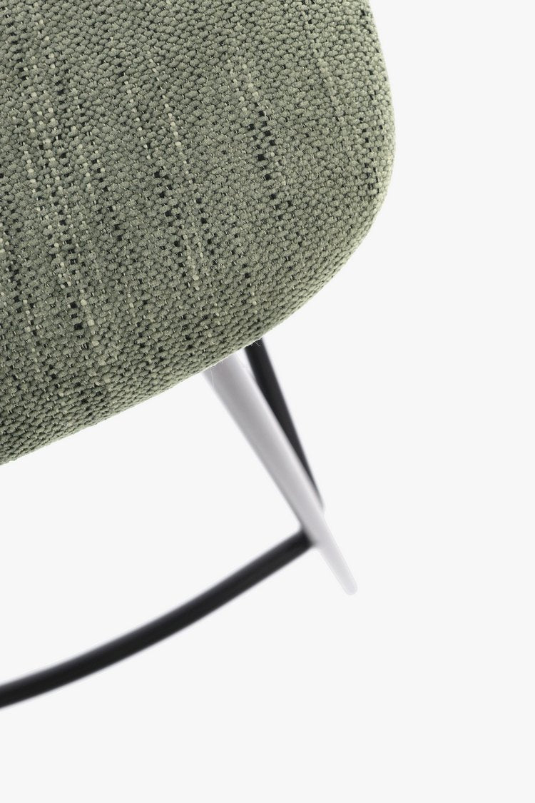 set di 2 sgabelli sienna in tessuto verde e legno di pioppo nero, perfetto per ambienti moderni o industrial