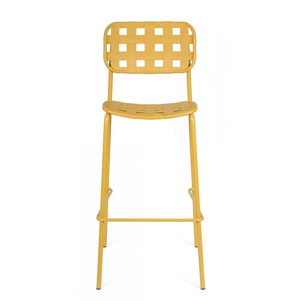 set di 4 sgabelli clover in polipropilene giallo e struttura acciaio, impilabili, ambientazione in giardino o accanto a...