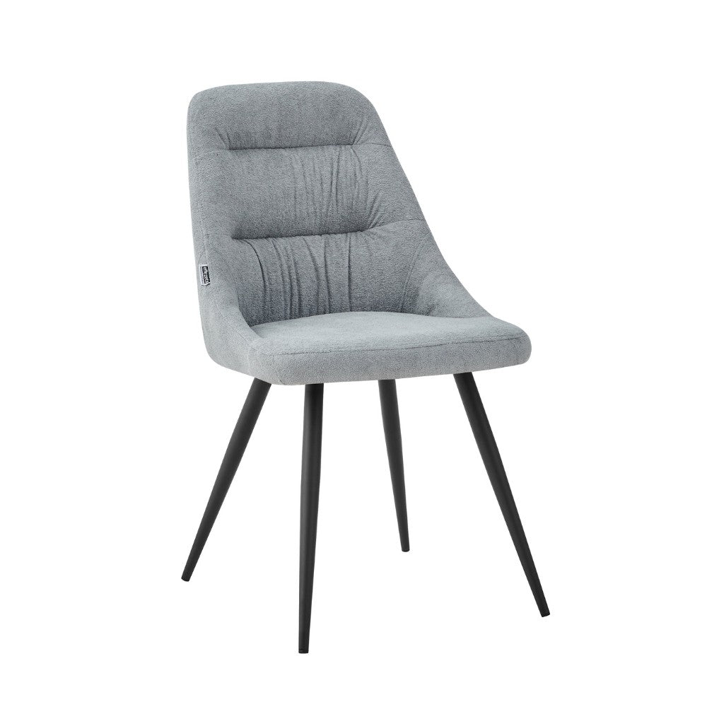 sedia imbottita cascade in tessuto colore grigio chiaro, dettaglio dell’imbottitura morbida e confortevole