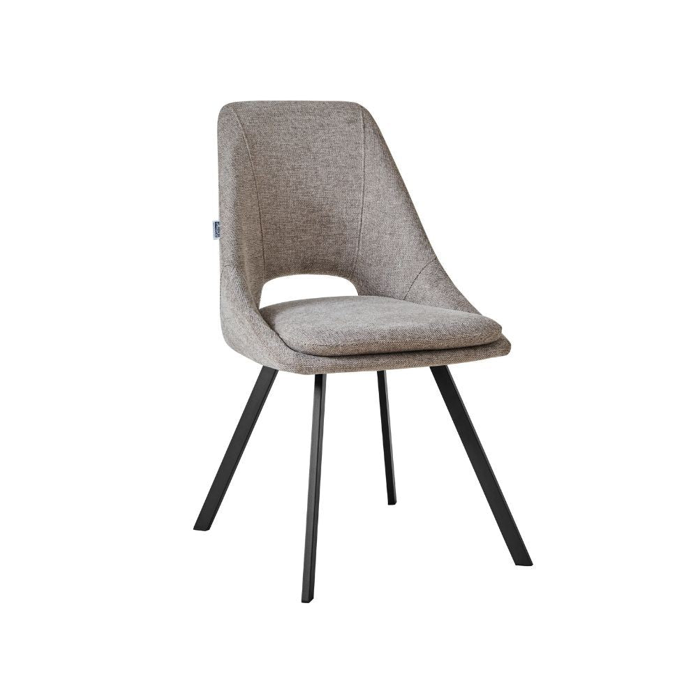 sedia imbottita blauss in tessuto tortora, dettaglio dell’imbottitura morbida e confortevole