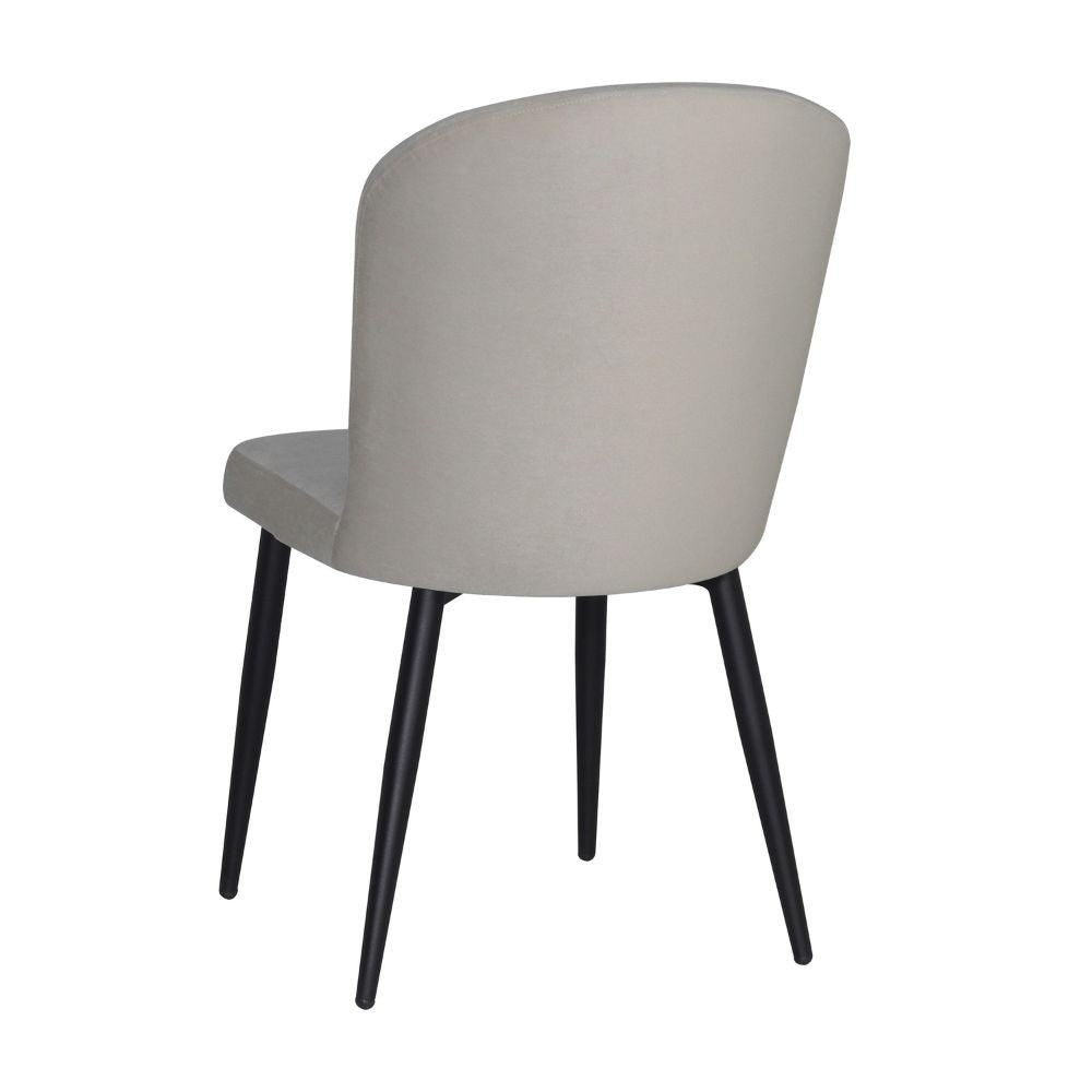 sedia barka in tessuto anka 04 colore grigio chiaro con piedi neri, vista ambientata in soggiorno o sala da pranzo