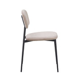 sedia shen in vellutino colore taupe e struttura in metallo nero, design accogliente ideale per sedute prolungate