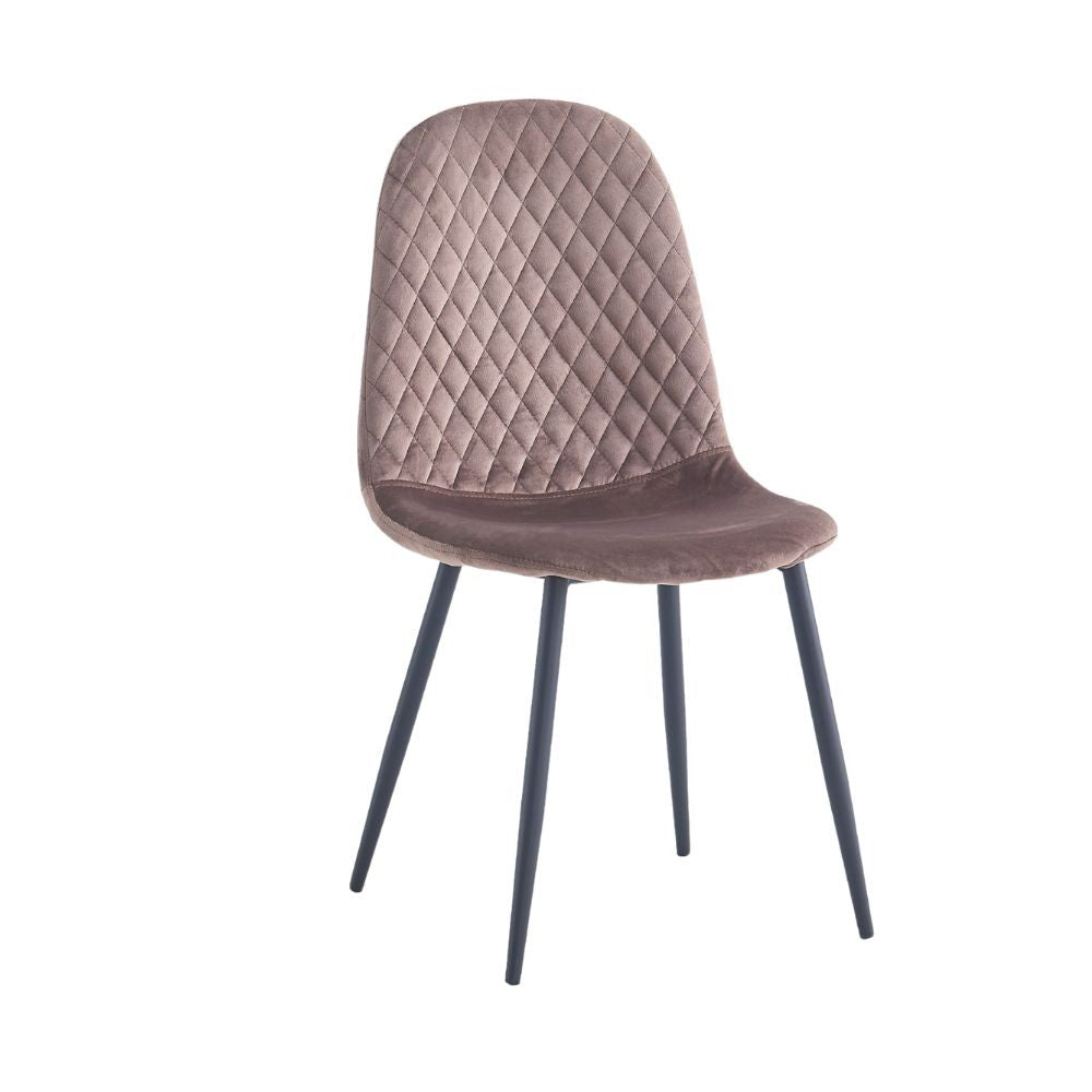 sedia imbottita bretta in vellutino colore taupe e gambe nere, dettaglio dell’imbottitura morbida e confortevole