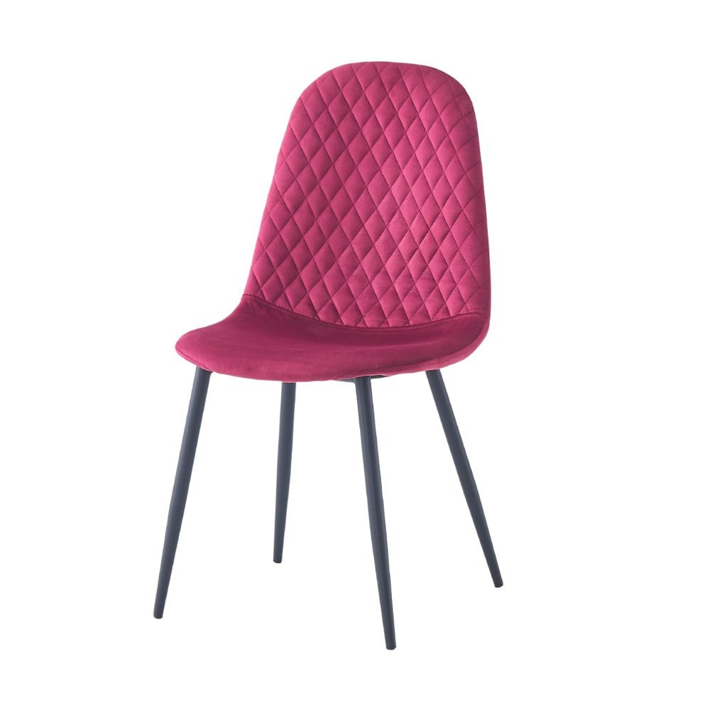 sedia imbottita bretta in vellutino colore rosso e gambe nere, vista ambientata in soggiorno o sala da pranzo