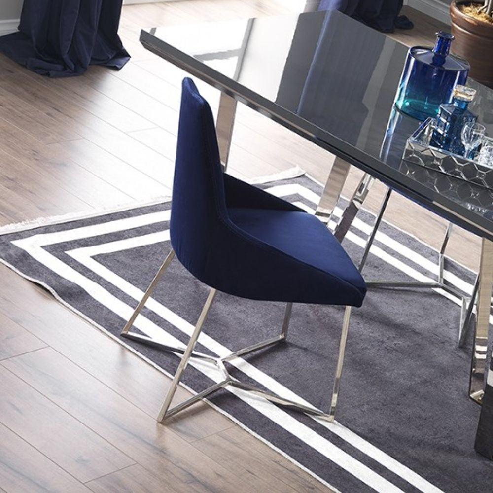 sedia enzio tessuto blu parliament, dettaglio dell’imbottitura morbida e confortevole