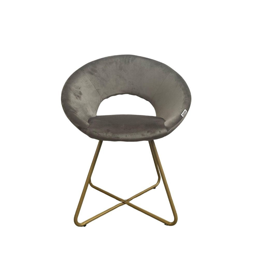 poltroncina etere in velluto grigio con gambe in metallo dorato, vista ambientata in soggiorno o sala da pranzo