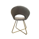 poltroncina etere in velluto grigio con gambe in metallo dorato, design accogliente ideale per sedute prolungate