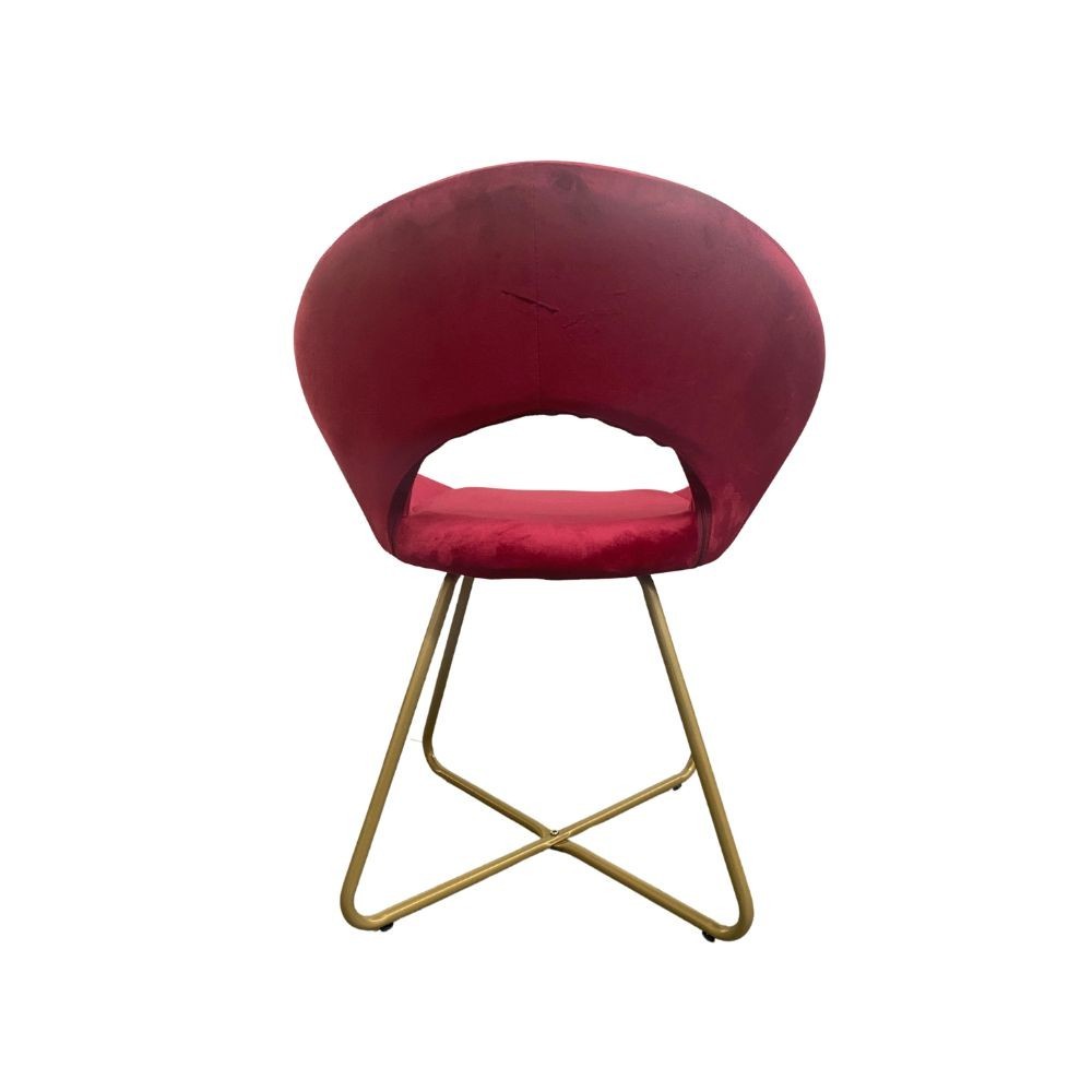 poltroncina etere in velluto rosso con gambe in metallo dorato, design accogliente ideale per sedute prolungate
