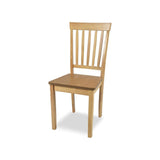 sedia in legno dori colore rovere h 93x42.5x41.5 cm., vista ambientata in sala da pranzo o rustico moderno