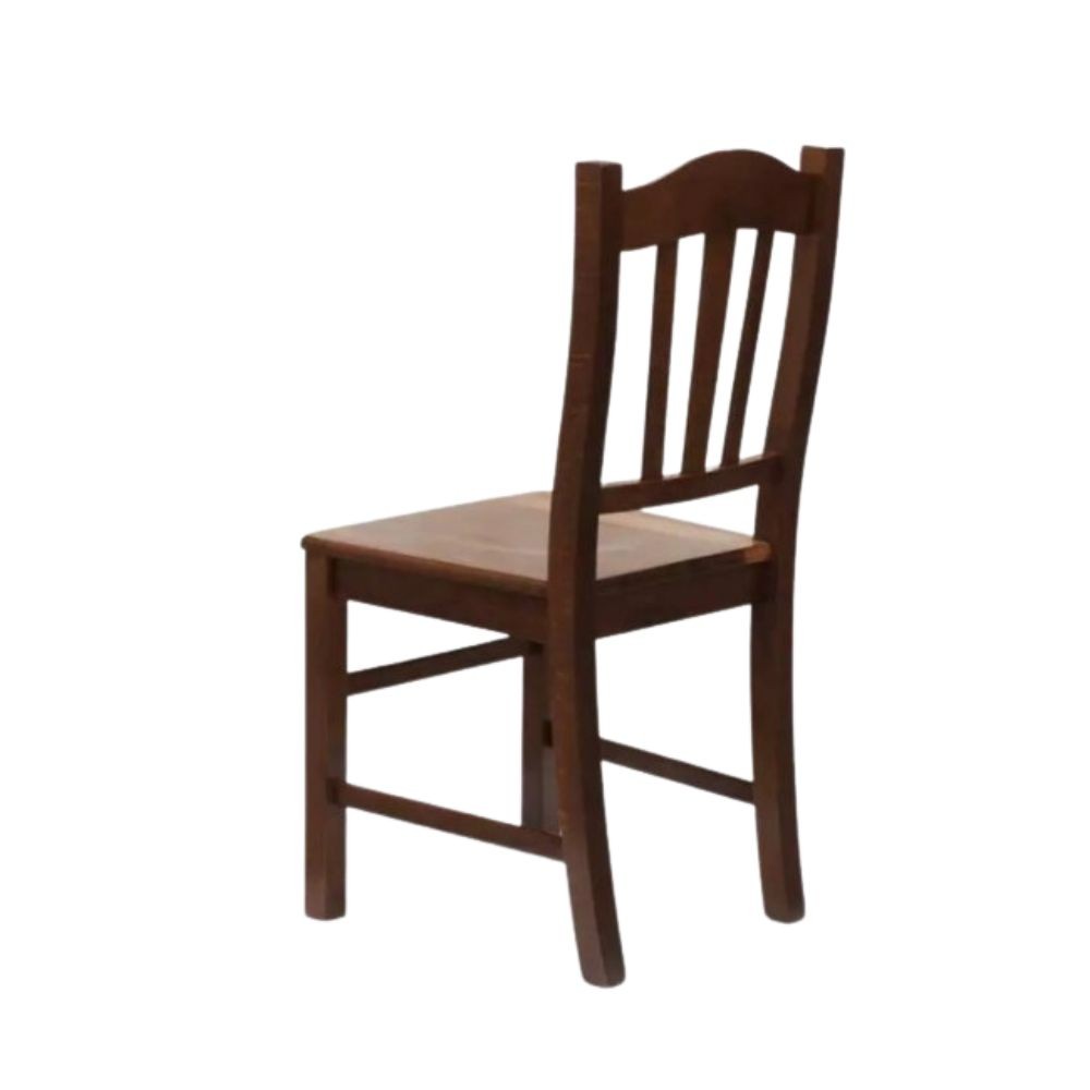 sedia silvana in legno, vista ambientata in sala da pranzo o rustico moderno