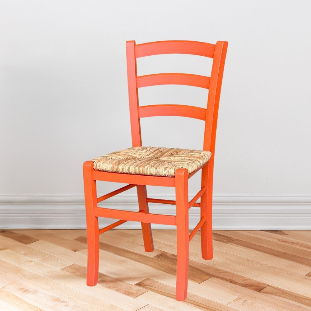 sedia venezia colore anilina arancio in legno di faggio con seduta in paglia, dettaglio della lavorazione naturale del legno