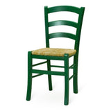 sedia venezia colore anilina verde scuro in legno di faggio con seduta in paglia, vista ambientata in sala da pranzo o rustico moderno