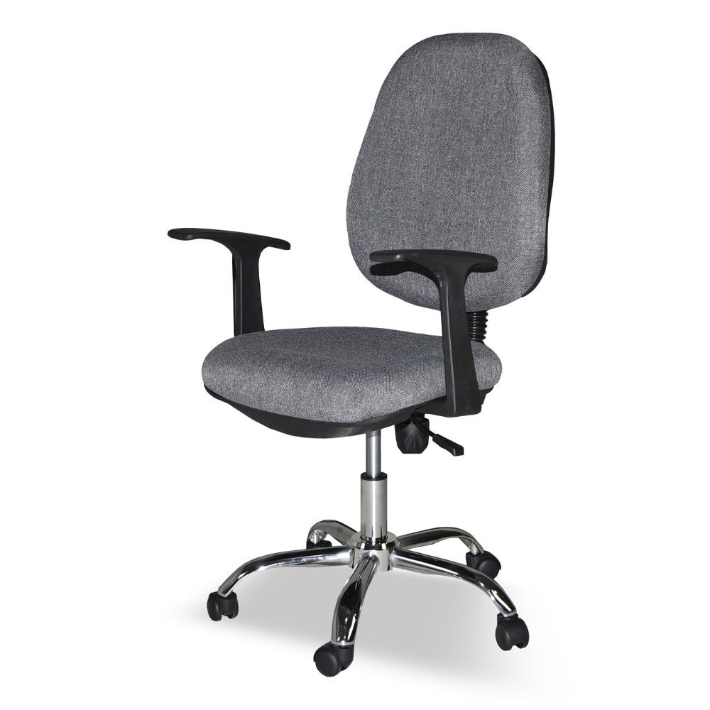 poltrona da ufficio cr415 tessuto grigio con base cromata, dettaglio di schienale regolabile e braccioli imbottiti