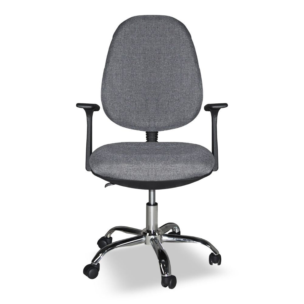 poltrona da ufficio cr415 tessuto grigio con base cromata, vista ambientata in studio o postazione di lavoro