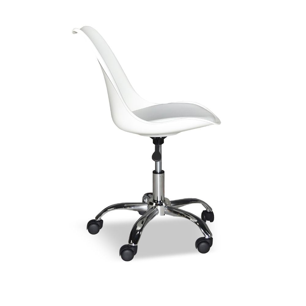 poltrona da ufficio lc719 in plastica colore bianco con base cromata, perfetta per lunghe sessioni di lavoro al computer