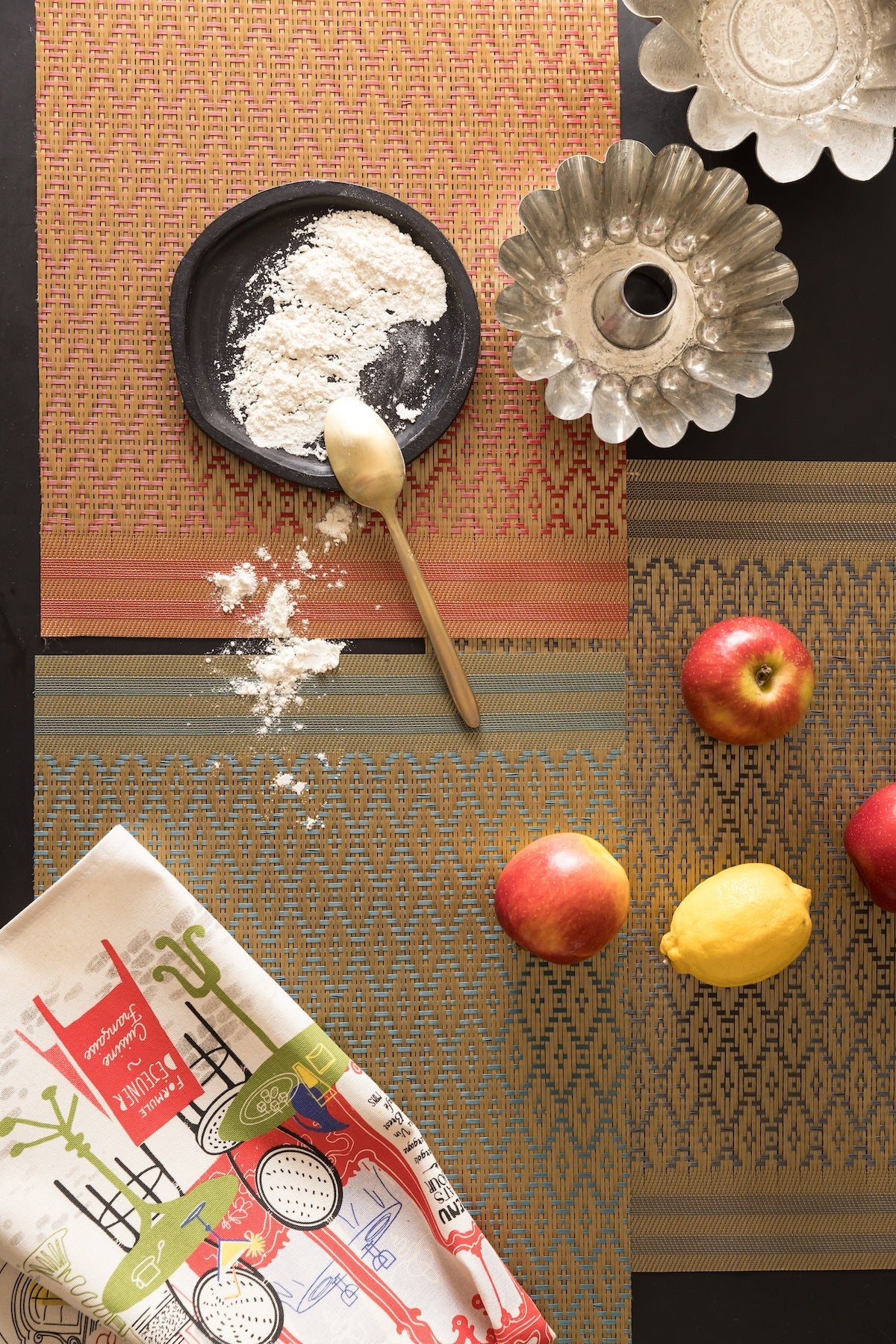 set da tavola kadra pavone/oro, colore pavone/oro, taglia 33 x 45. perfetto per apparecchiare con eleganza ogni giorno