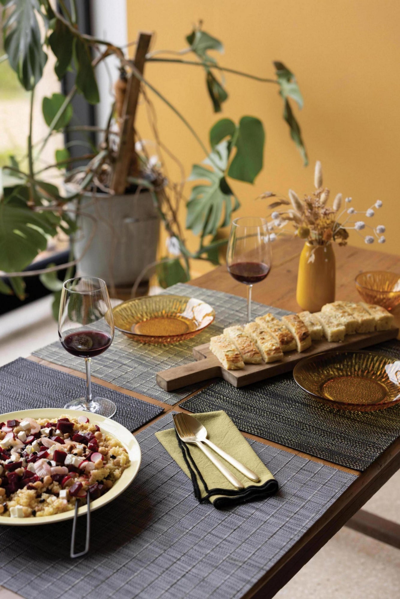 set da tavola manoka ambra/oro, colore ambra/oro, taglia 33 x 45. perfetto per apparecchiare con eleganza ogni giorno