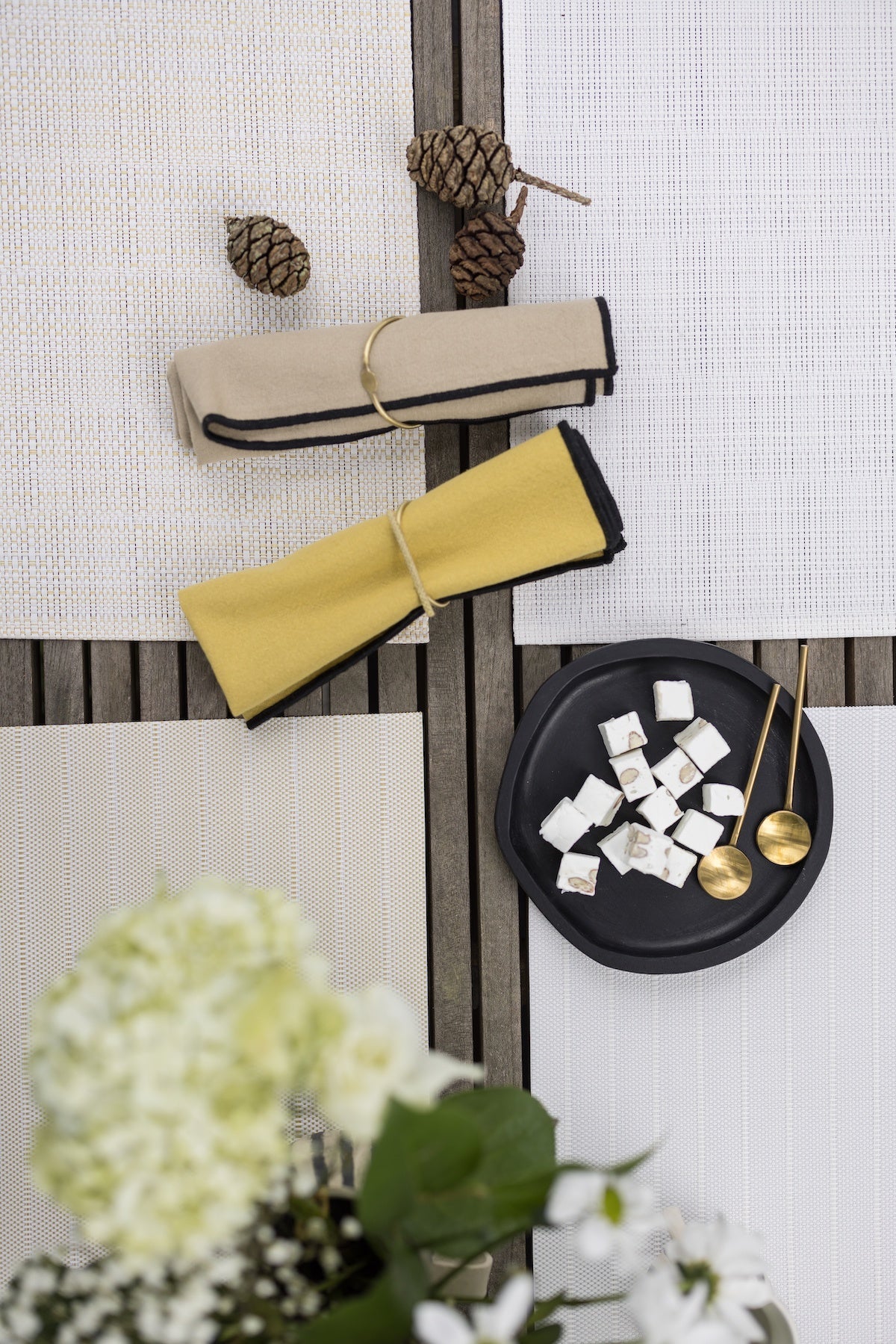 set da tavola canna neve/oro, colore neve/oro, taglia 33 x 45. realizzato in 75% pvc 25% poliestere, unisce estetica e funzionalità per ogni pasto