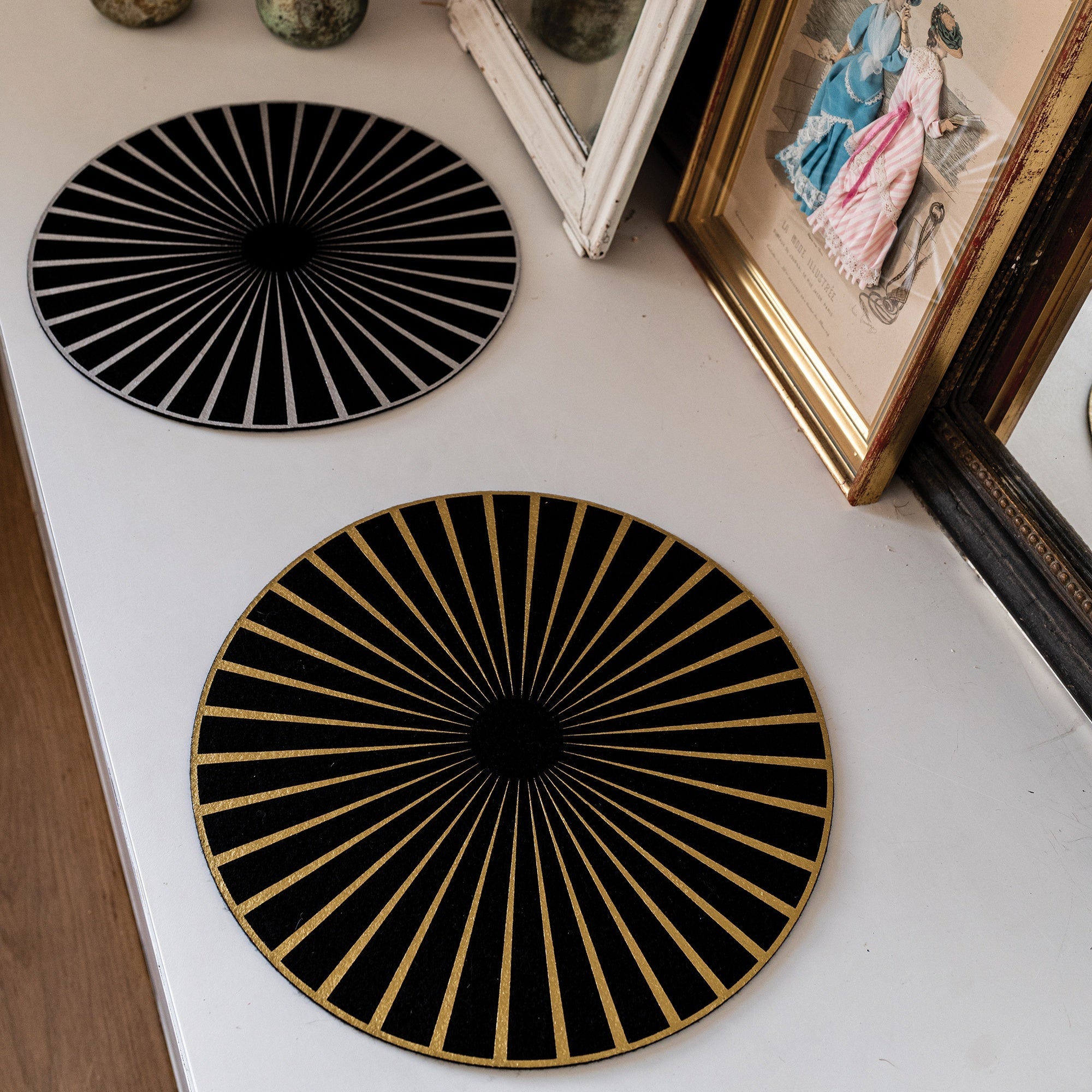 set da tavola in feltro raini nero/argento, colore nero/argento, taglia diamètre 40. realizzato in 100% poliestere, unisce estetica e funzionalità per ogni pasto