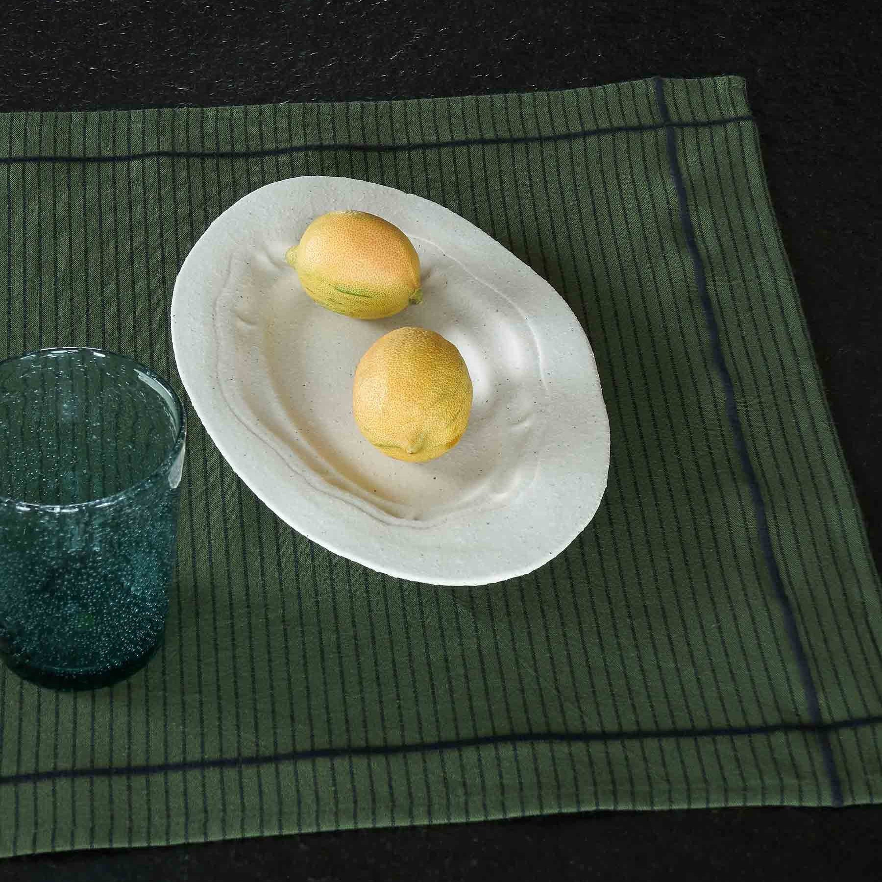 set di 2 tovagliette leonie muschio, colore muschio, taglia 40 x 50. realizzata in 100% cotone bio, unisce funzionalità e stile sulla tua tavola