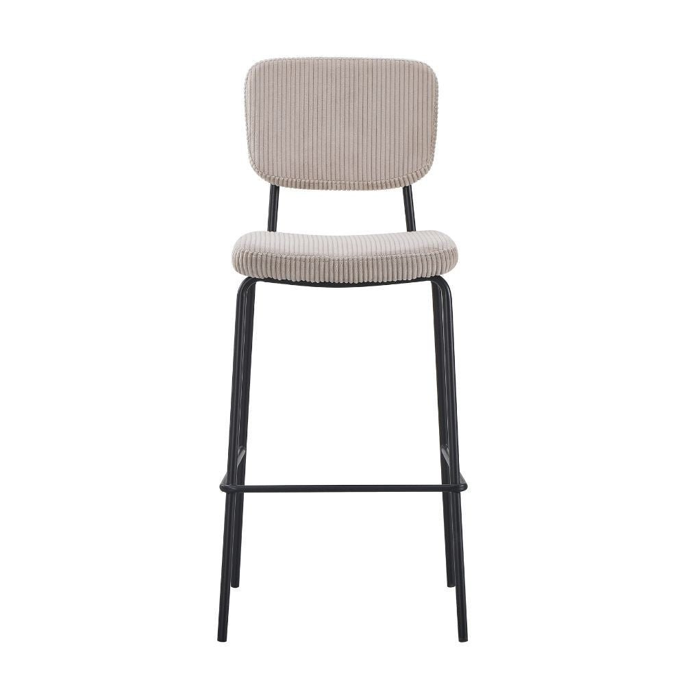 sgabello juno in tessuto colore taupe e struttura in metallo nero, vista ambientata accanto a bancone o isola