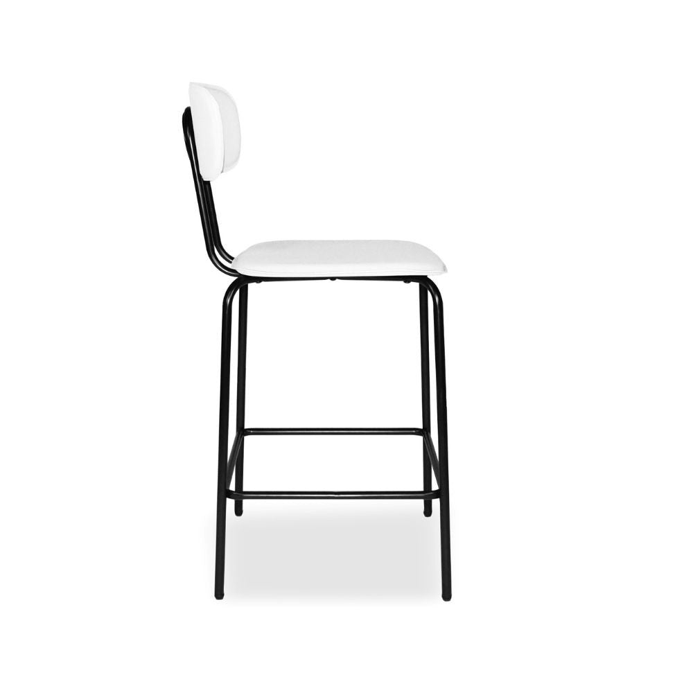 sgabello glami in pvc effetto cuoio bianco con struttura in metallo nera, design salvaspazio ideale per ambienti contemporanei