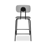 sgabello glami in pvc effetto cuoio grigio con struttura in metallo nera, seduta ergonomica per comfort prolungato