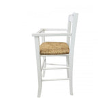 sediolone bimbo 708 legno bianco e seduta paglia, vista ambientata accanto a bancone o isola