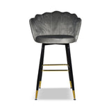 sgabello estro in velluto grigio con terminali dorati, vista ambientata accanto a bancone o isola