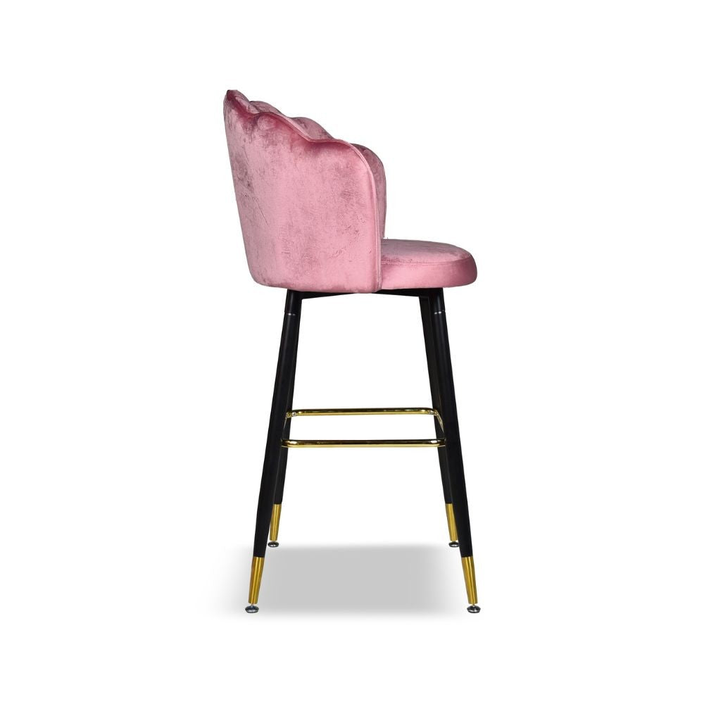 sgabello estro in velluto rosa con terminali dorati, design salvaspazio ideale per ambienti contemporanei