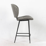 sgabello elice colore grigio chiaro gambe in metallo colore nero, vista ambientata accanto a bancone o isola