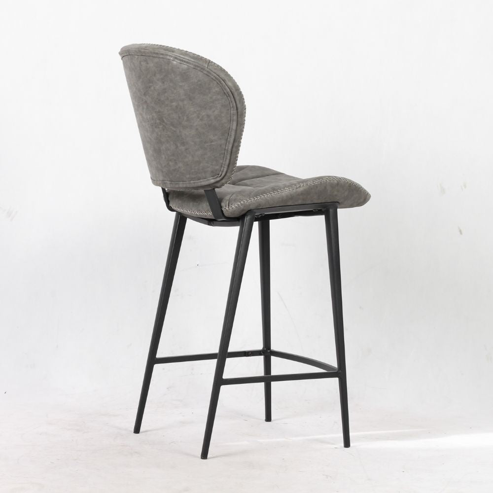 sgabello elice colore grigio chiaro gambe in metallo colore nero, design salvaspazio ideale per ambienti contemporanei