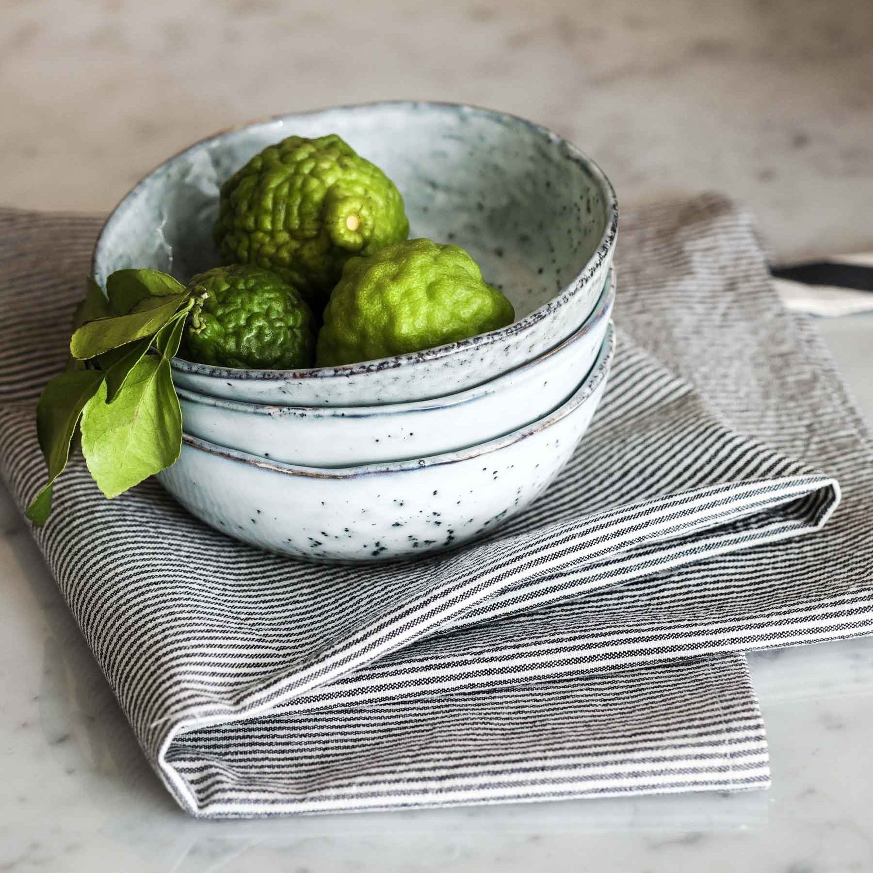 strofinaccio finette caviar, colore finette caviar, taglia 50 x 80. confezionato in 100% cotone, assorbenza e resistenza per ogni esigenza in cucina