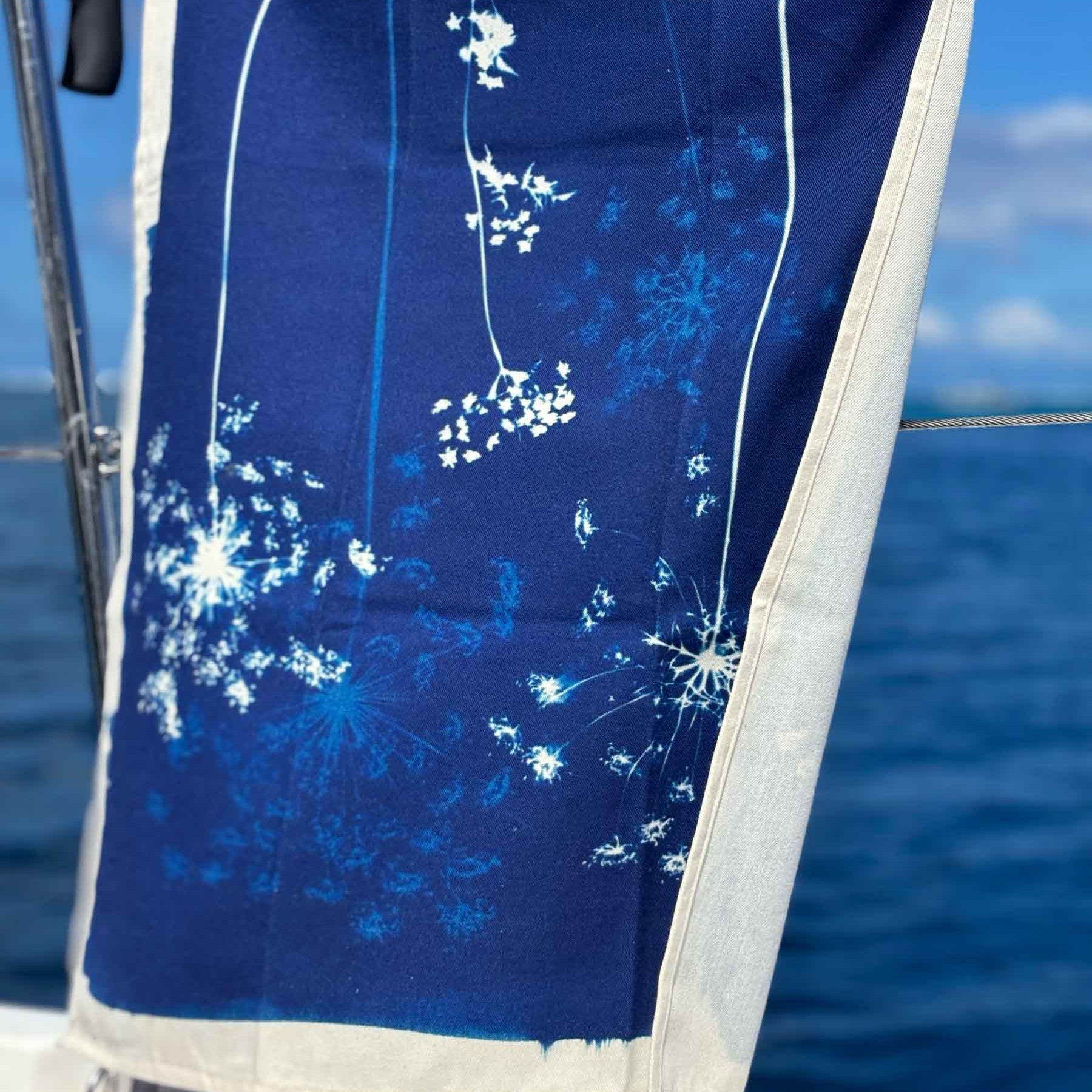 strofinaccio fleurs de carotte blu, colore blu, taglia 50 x 70. pratico e assorbente, perfetto per asciugare piatti e stoviglie