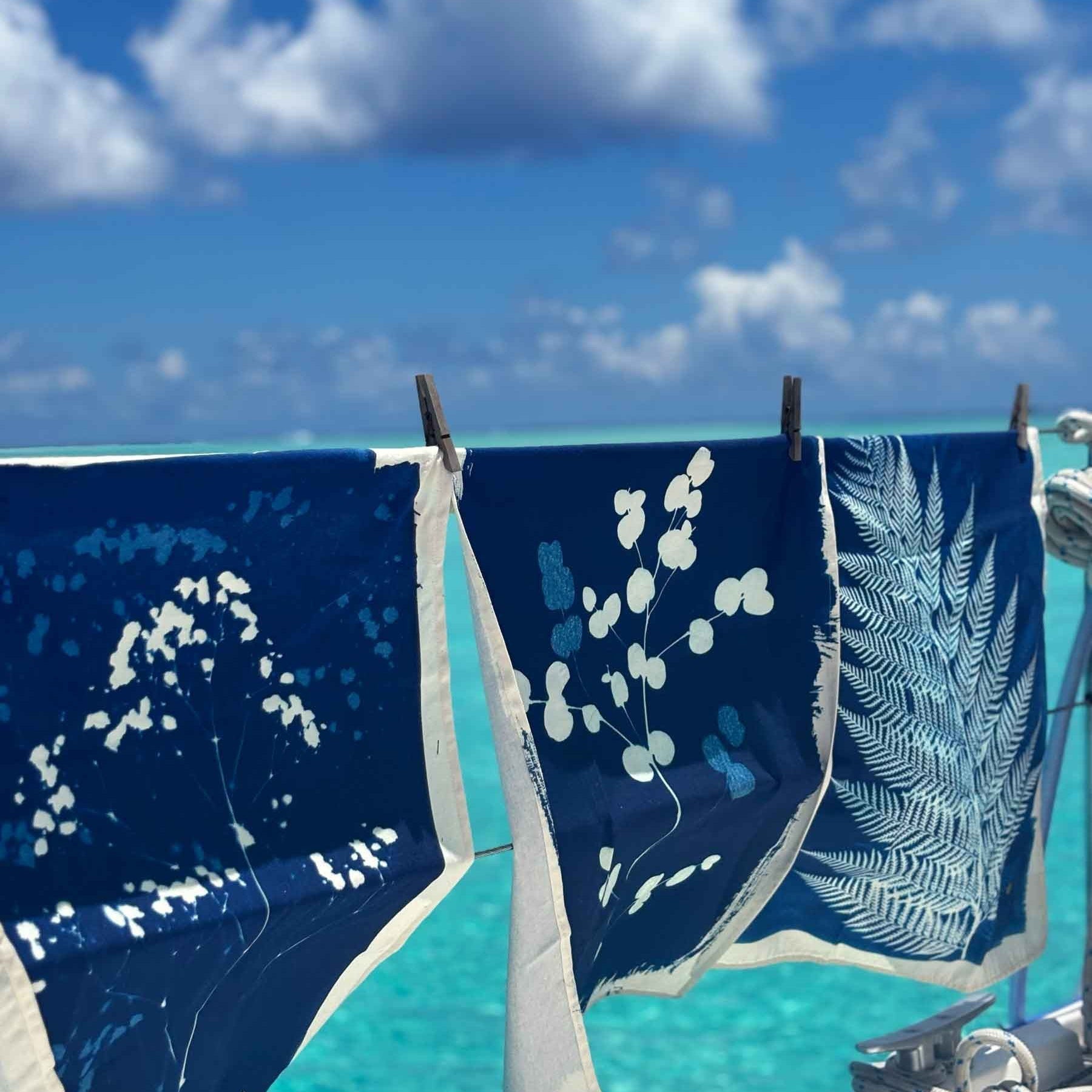 strofinaccio fleurs de carotte blu, colore blu, taglia 50 x 70. tessuto resistente per un uso quotidiano intensivo