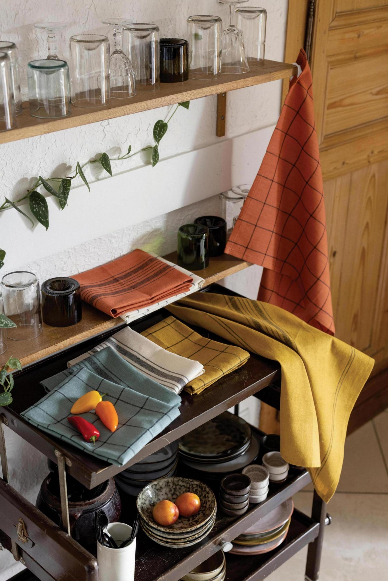 strofinaccio misto righe kilia bronzo, colore bronzo, taglia 50 x 70. confezionato in 50% lino 50% cotone, assorbenza e resistenza per ogni esigenza in cucina