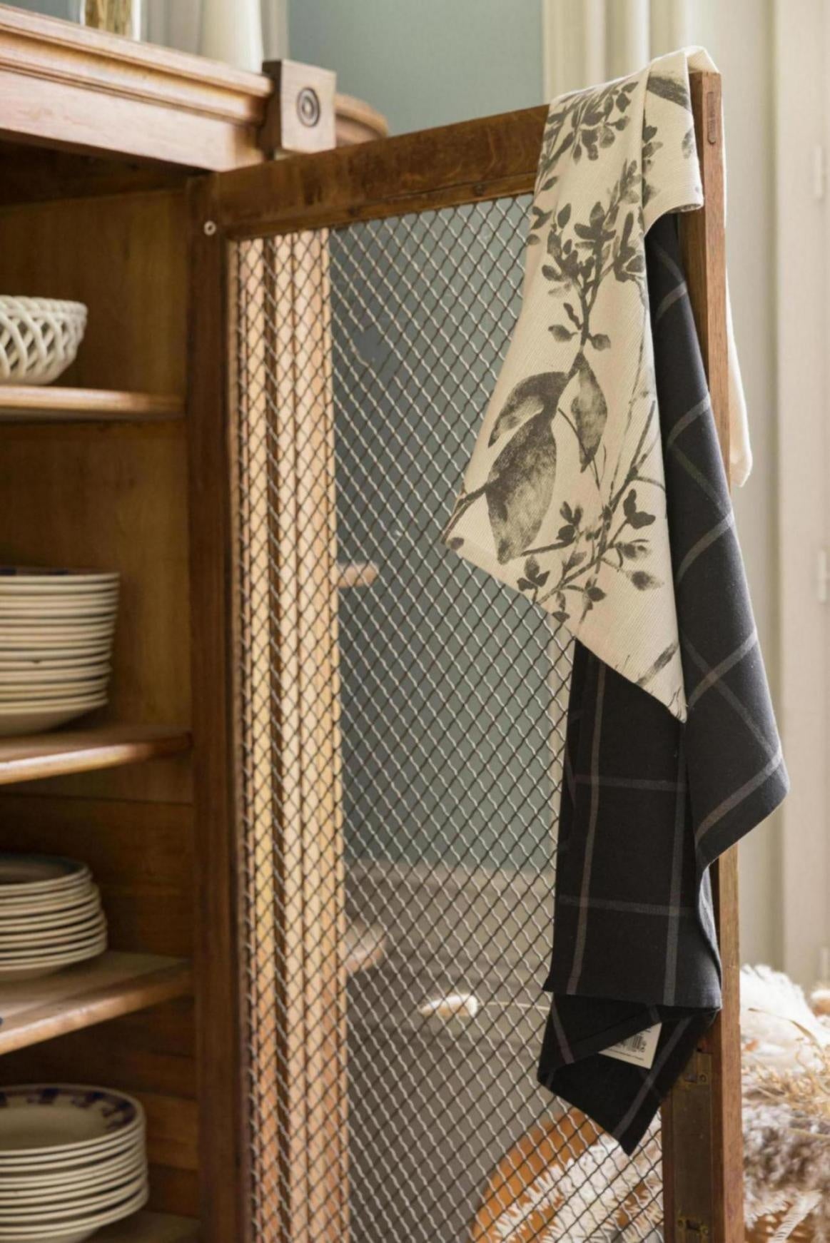 strofinaccio riciclato doha nero, colore nero, taglia 50 x 70. confezionato in 80% cotone riciclato 20% poliestere, assorbenza e resistenza per ogni esigenza in cucina