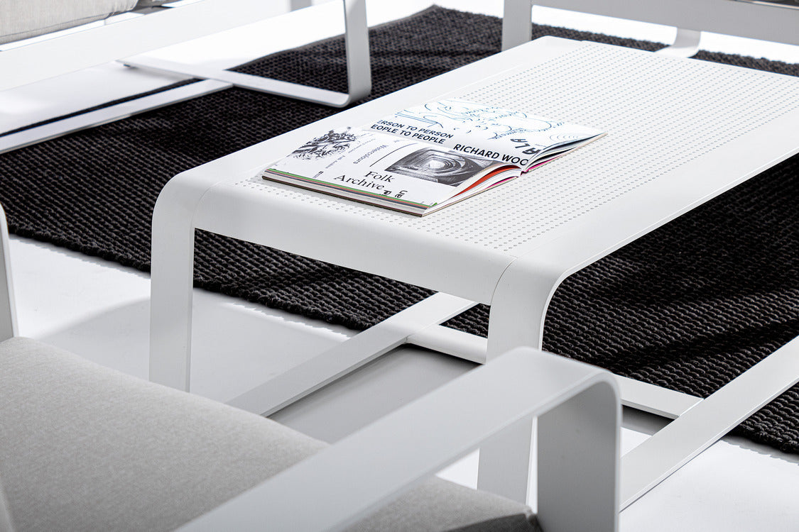 tavolino da salotto merrigan in alluminio bianco 105×62 cm, design compatto e facile da spostare