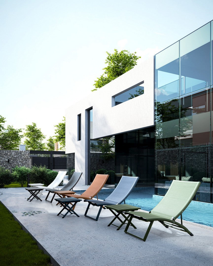 tavolino taylor in alluminio bianco, pieghevole, design compatto e facile da spostare