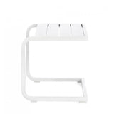tavolino taylor in alluminio bianco, realizzato in materiali outdoor come alluminio o rattan