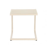 tavolino taylor in alluminio beige, vista ambientata su terrazza o veranda